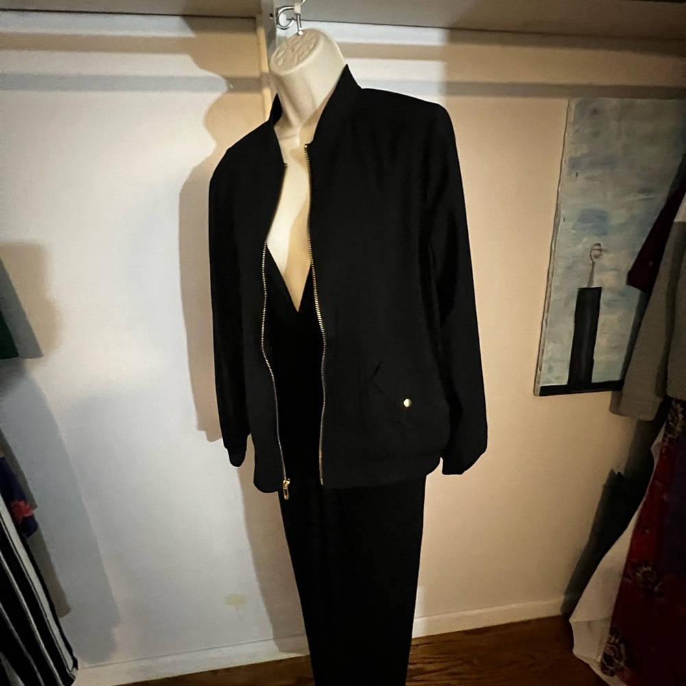 Lulumon (?) Black Zip-Up Jacket